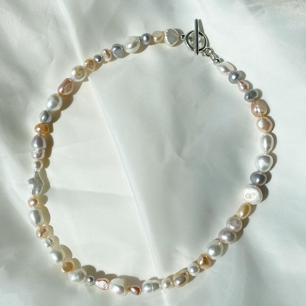 Buttercream Pearl Necklace